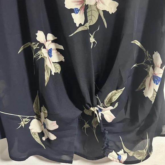 Navy Floral Blouse - Picture 5 of 5
